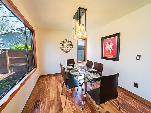 4th image of 2235 SW Marigold St