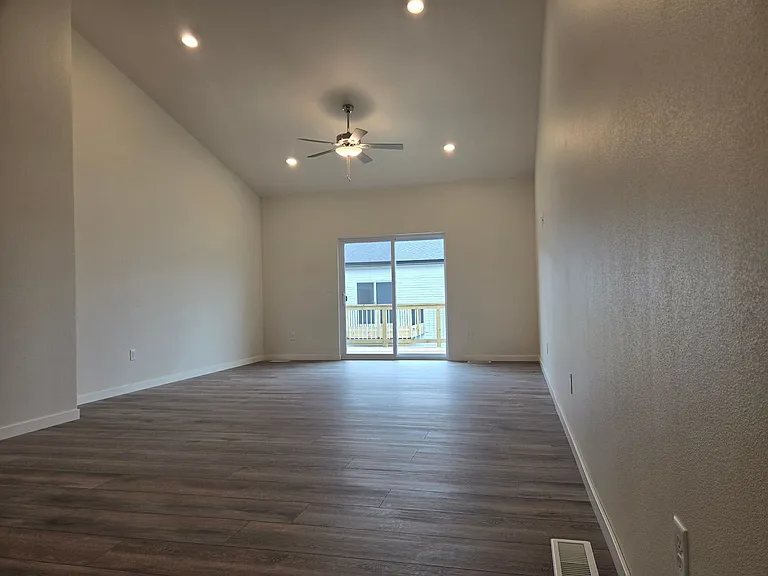 1609-1615-1654 Aspen Ct — Photo 11