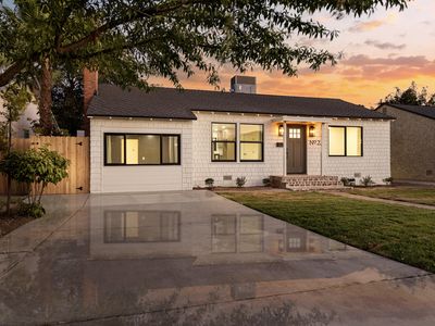 221 W Colonial Drive, Hanford, CA, 93230