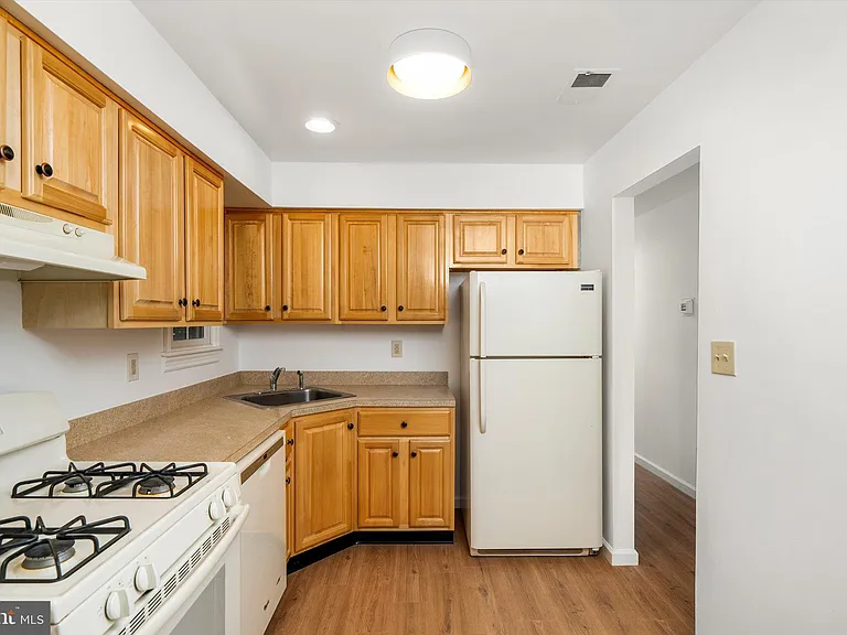 109 Wyndham Pl — Photo 8