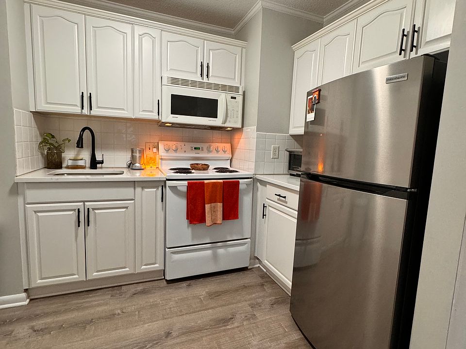 2nd image of 21 Walnut St #1B