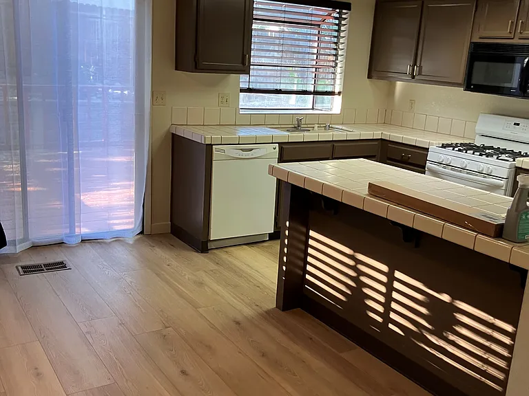 5901 Shadow Park Dr — Photo 5
