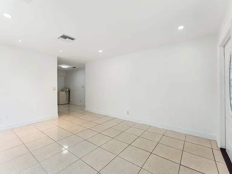 441 NW 1st Way — Photo 7