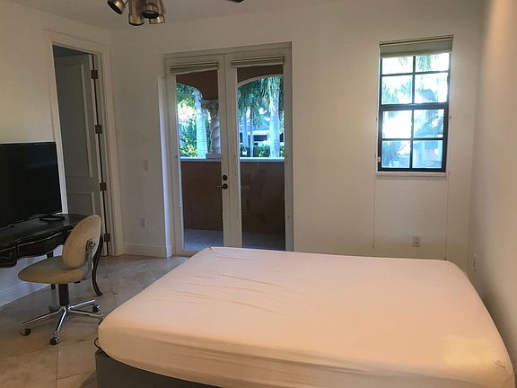 4th image of 264 S Island Dr #1