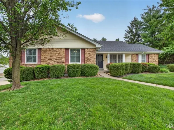 1331 Parkview Valley Dr, Ballwin, MO 63011