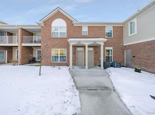 21906 Aberdeen Dr, Macomb, MI 48042