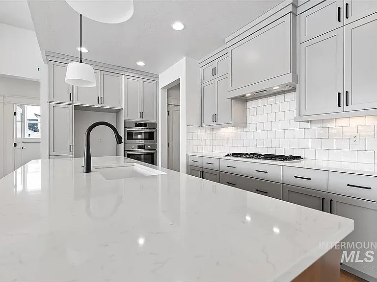 8369 W Meltwater Ln — Photo 2