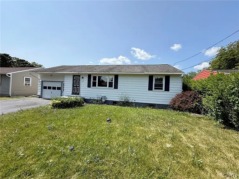 111 Deborah Dr — Photo 2