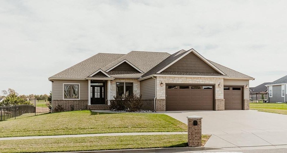 1st image of 1305 Larkspur Ln