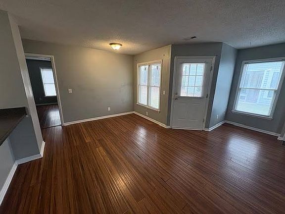 4th image of 102C W Victoria Ct