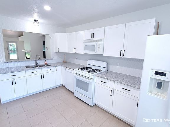 4th image of 15827 Cambridge View Dr