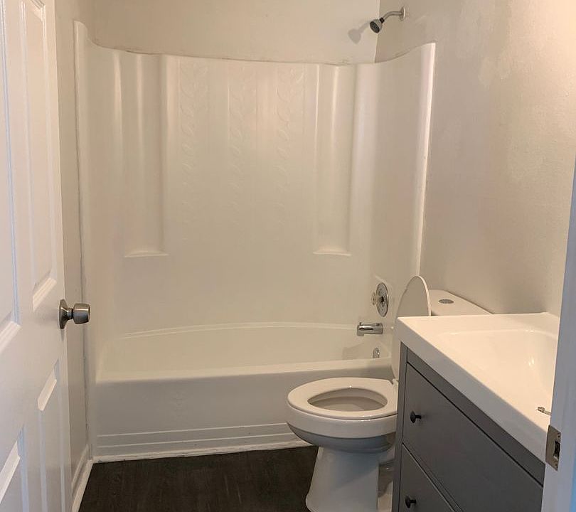 1st image of 101 NW 23rd Pl #109