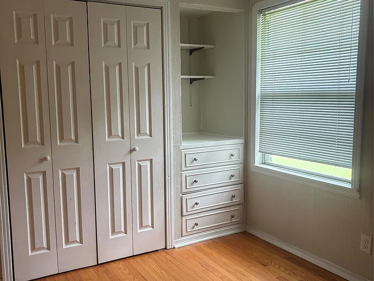 4713 Saxon St — Photo 11