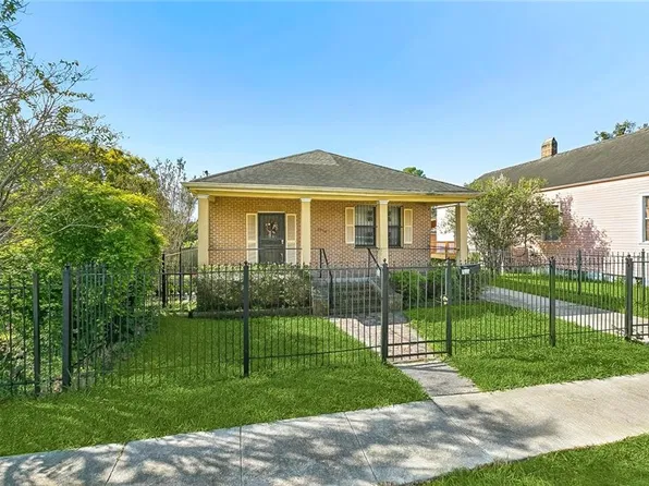 5718 Burgundy St, New Orleans, LA 70117
