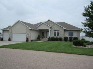 309 Ponderosa Dr, Grand Island, NE 68803