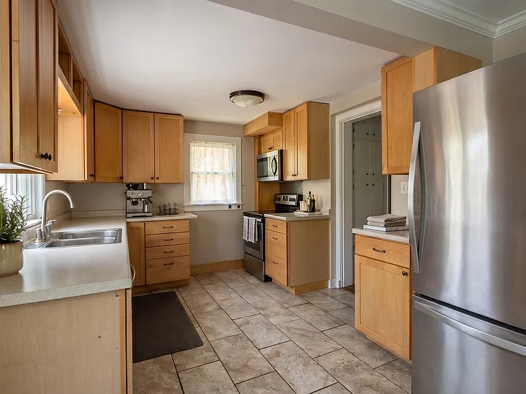 234 E Hamilton Ave — Photo 5