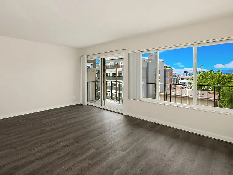 Cordova Apartments — Photo 29