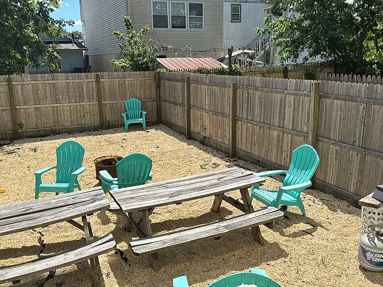 28 Bay Ave — Photo 23