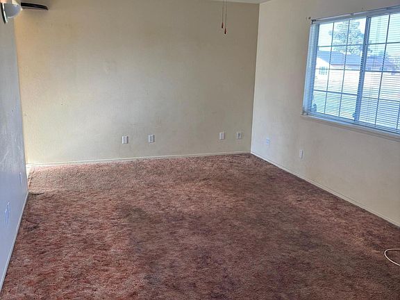 4th image of 1105 S McCall St