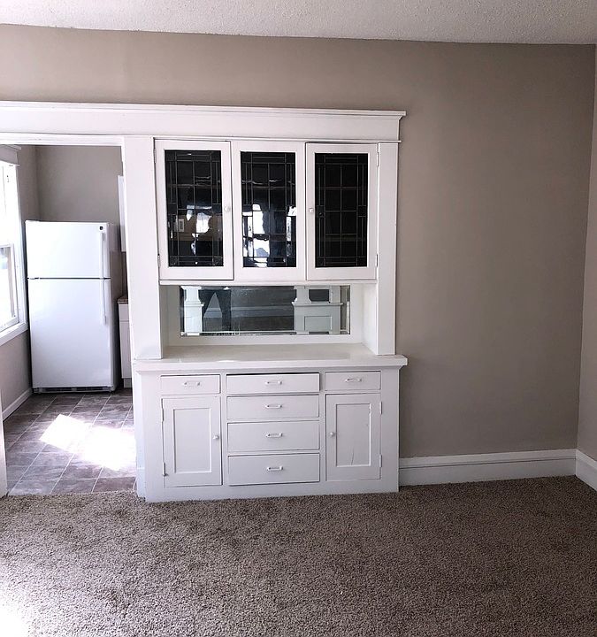 1st image of 588 Lawson Ave E