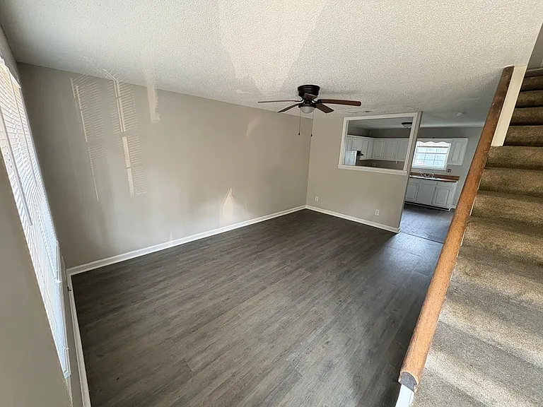 526 Whitener Dr — Photo 5