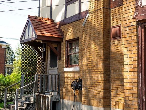 14th image of 1400 E 2nd St