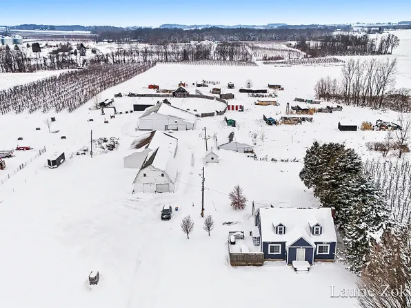 7737 Fruit Ridge Ave NW, Sparta, MI 49345
