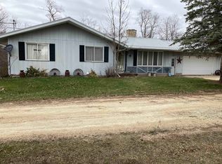 25201 Garryowen Rd, Cascade, IA 52033