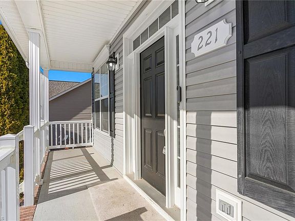 5th image of 221 Ironwood Dr