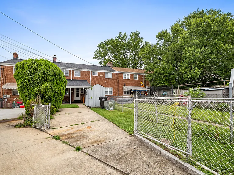 3317 Belsford Ct — Photo 29