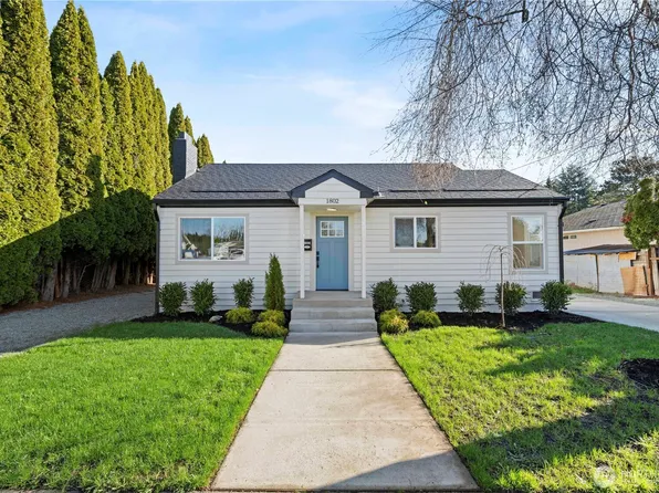 1802 Douglas Street, Mount Vernon, WA 98273