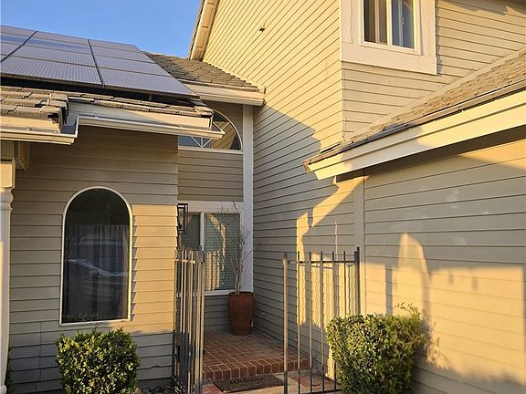 4th image of 23040 Wren St