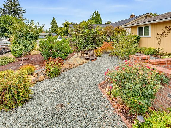 5th image of 732 Sandra Ln