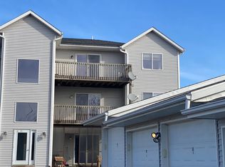 405 James Blvd NW APT 12, Oxford, IA 52322