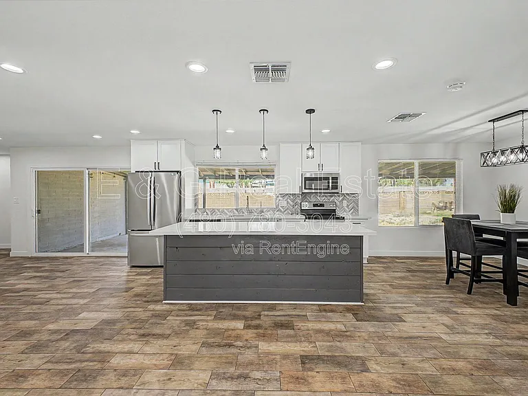 2174 E Palmcroft Dr — Photo 1