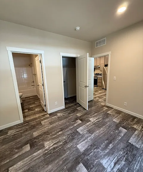 403 NW Commerce St — Photo 13