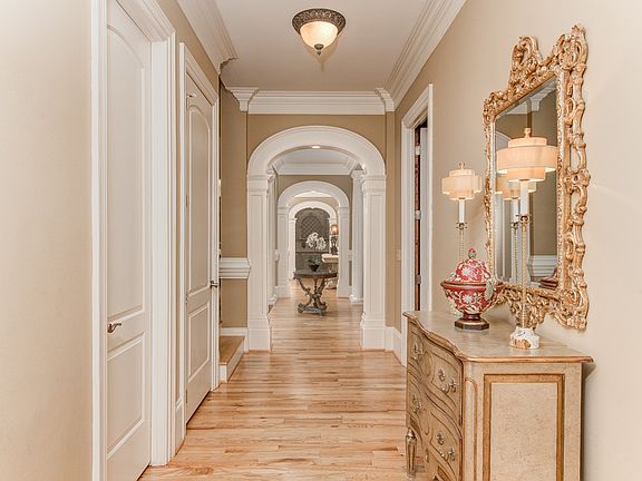 3rd image of 1004 Shinnecock Ln