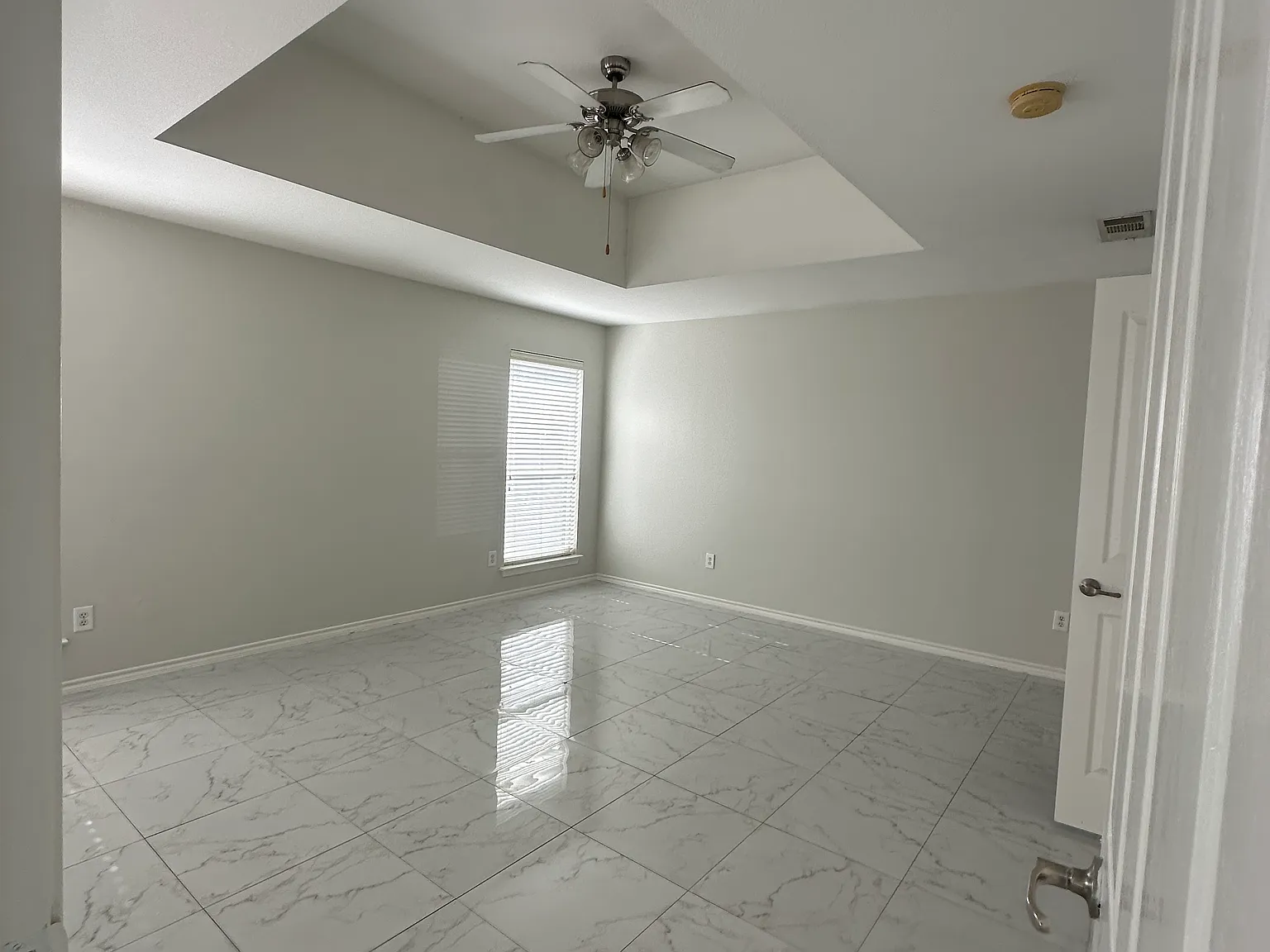 4 bed, 2266 sqft, $2,500 — Photo 2