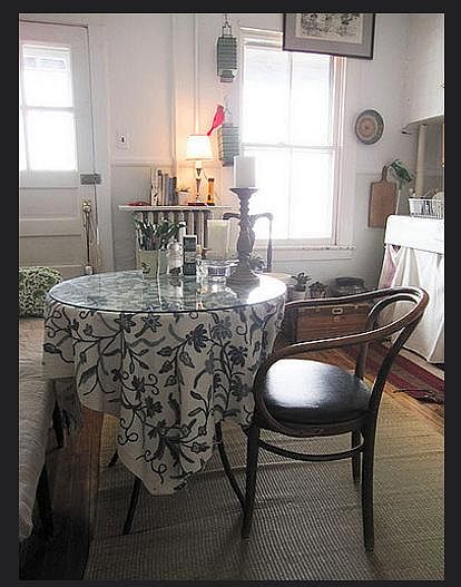 2nd image of 527 Warren St #4