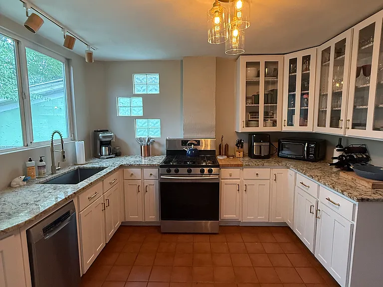 215 W Reed Ave — Photo 22