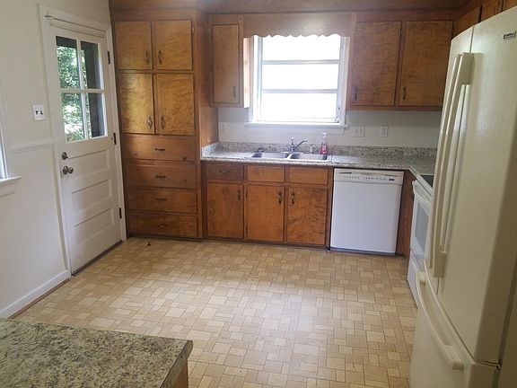 5th image of 1212 Dinwiddie Ave