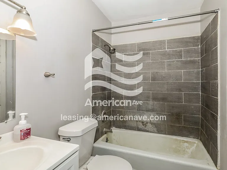 1181144_010_main_bathroom_11.jpg