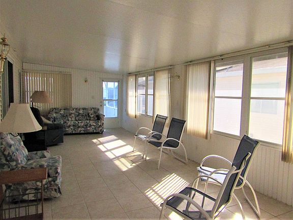 4th image of 531 Saint George Dr