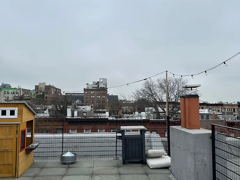 567 10th St #3 — Photo 9