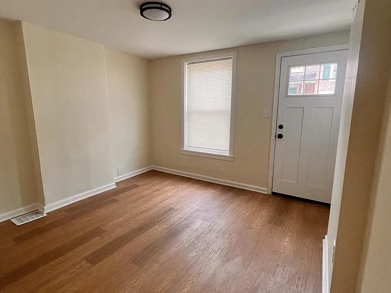 1704 Tulip St — Photo 4
