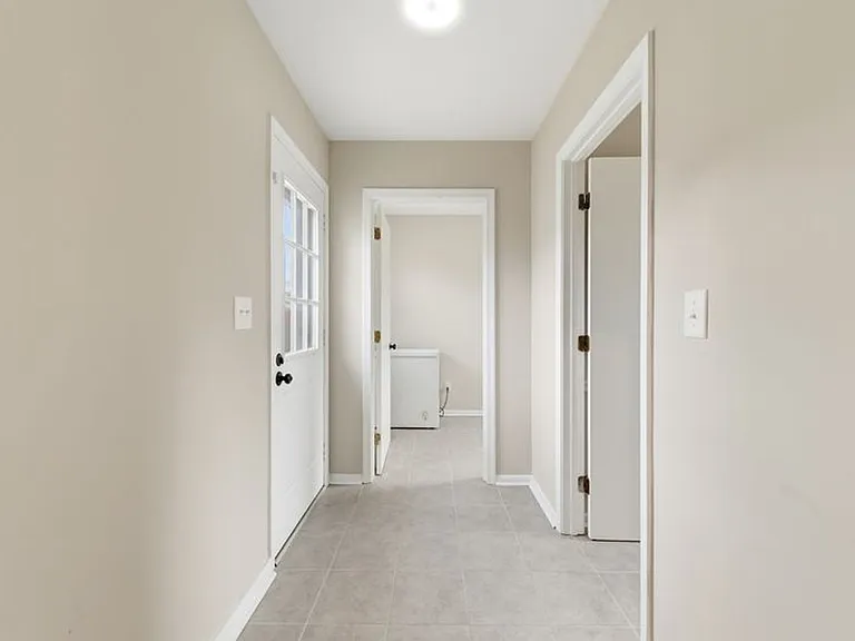 2725 Greendale Ave — Photo 22