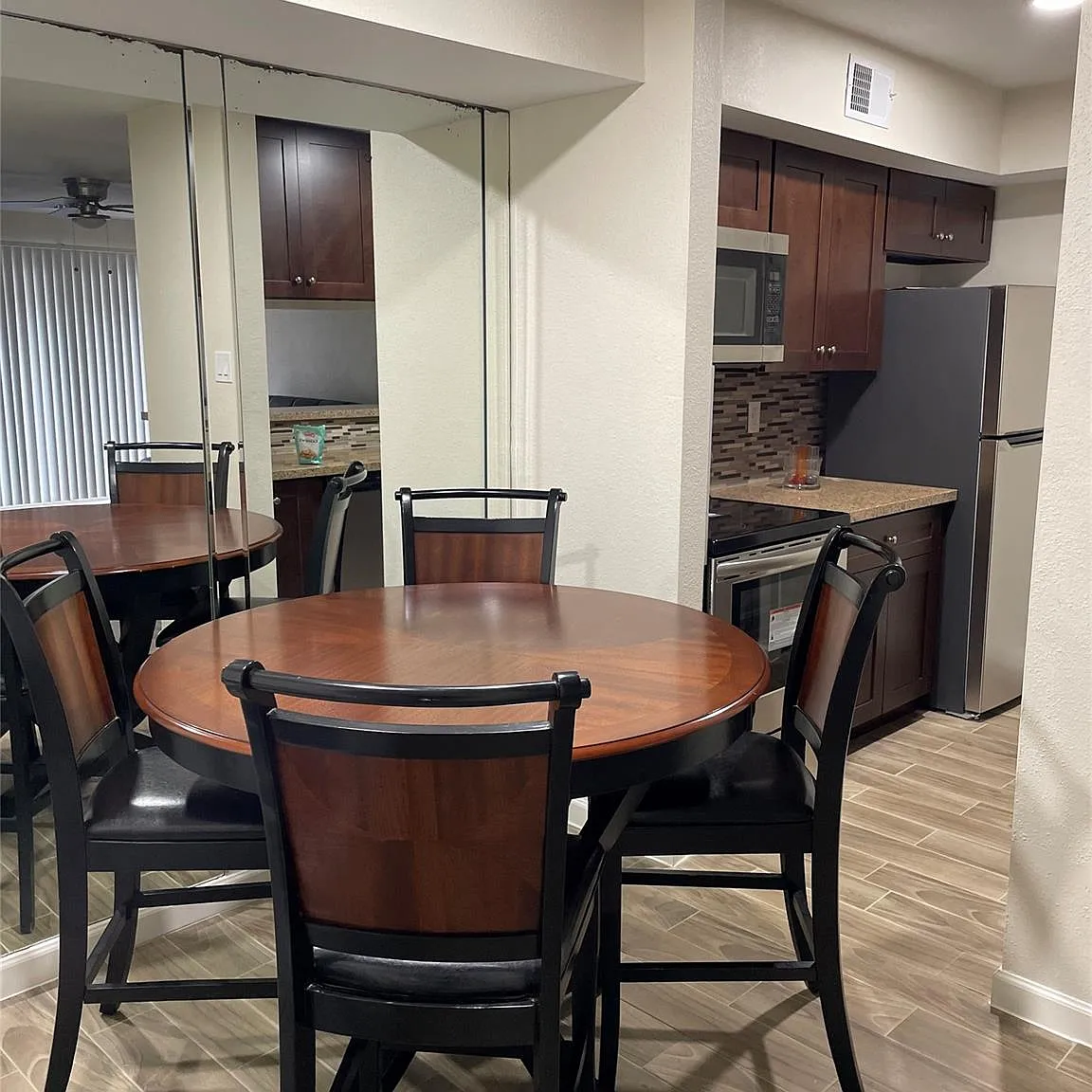 2 bed, 2.0 bath, 1014 sqft, $1,450 — Photo 4