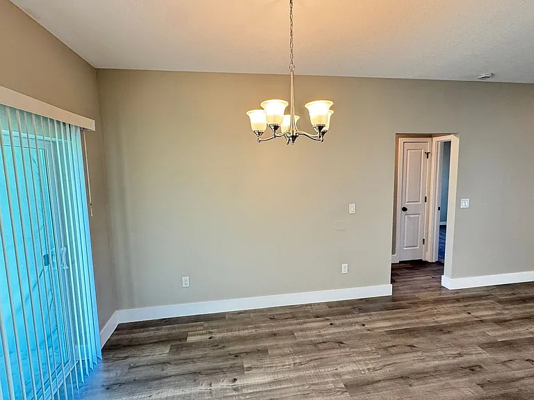 8833 Hampshire Dr — Photo 8