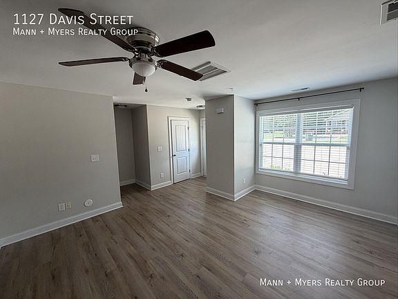 3rd image of 1127 Davis St
