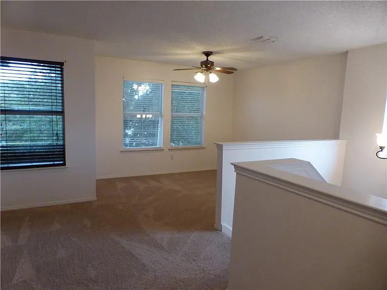 1572 Crown View Dr — Photo 15